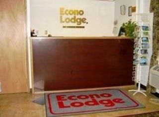 Econo Lodge3