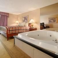 Howard Johnson Plaza Hotel1