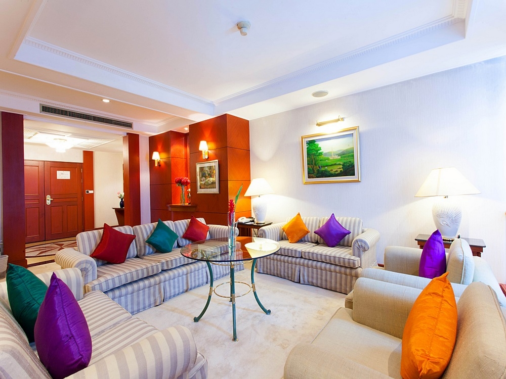 เอ็คเซคคิวทีฟ คลับ แอท วินด์เซอร์ (Executive Club at Windsor)1
