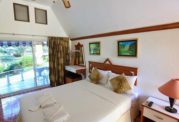 โรงแรม ปราสาท ฮาวเชาว์ บีช รีสอร์ท (Castle Howchow Beach Resort Hotel)1
