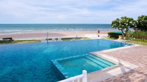 บ้านปูลม หัวหิน คอนโดมิเนียม (Baan Poolom Beachfront Condominium)0