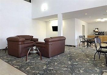 Econo Lodge4