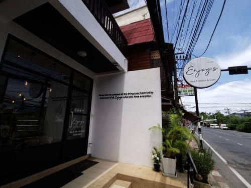 เอ็นจอย บีช เฮ้าส์ กะรน (Enjoy's Beach House & Cafe')2