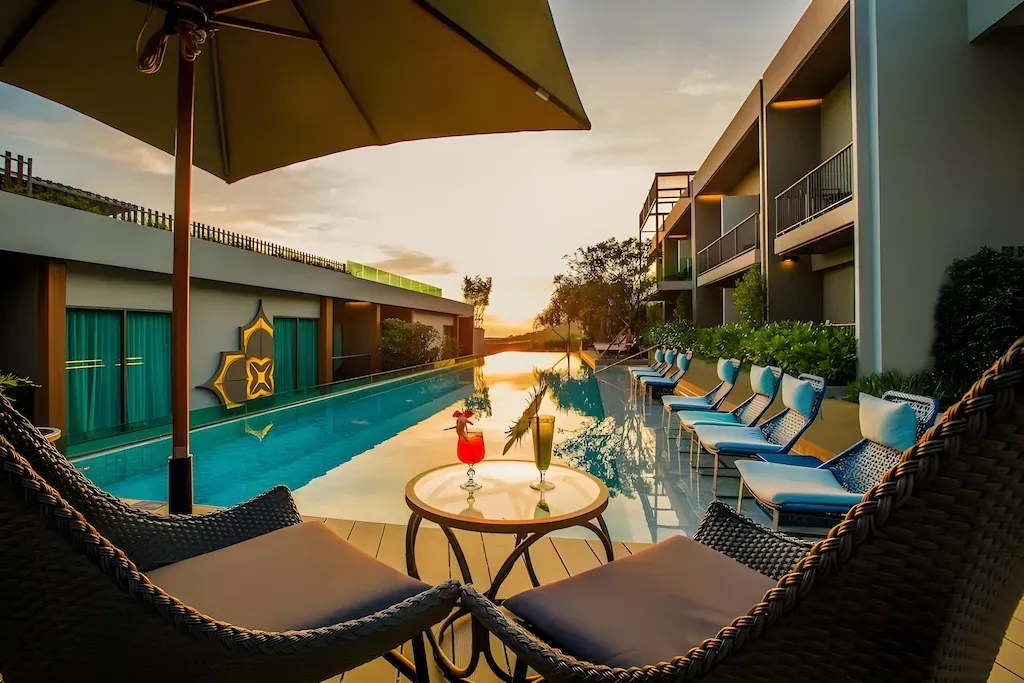 แอทอีส ภูเก็ต ป่าตอง (AtEase Phuket Patong)0