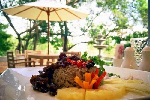 โรงแรมริมน้ำกลางจันทร์ (Rimnaam Klangchan Hotel)2