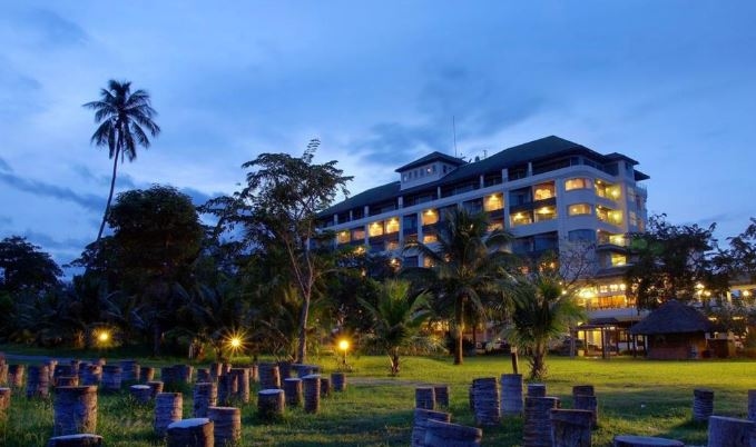 โรงแรมขนอม โกลเดน บีช (Khanom Golden Beach Hotel)0