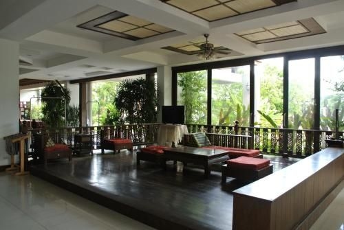 โรงแรมนานาบุรี (Nanaburi Hotel)3