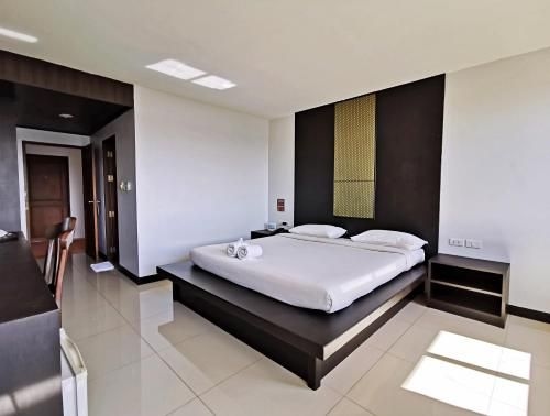 โรงแรมนานาบุรี (Nanaburi Hotel)4