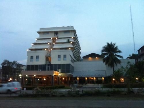 โรงแรมภราดรอินน์ (Paradorn Inn)1