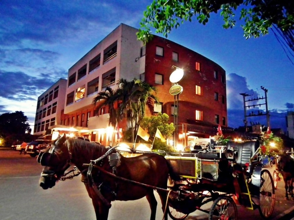 โรงแรมพิณ (Pin Hotel)0