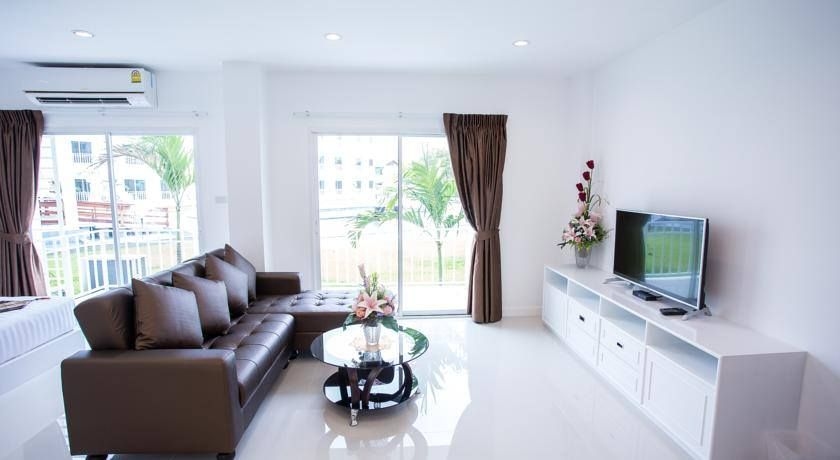 โรงแรมไวท์เฮ้าส์ (White House Hotel Tak)2