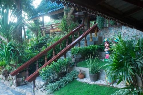Phuphet Hill Resort3