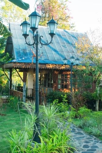 Phuphet Hill Resort2