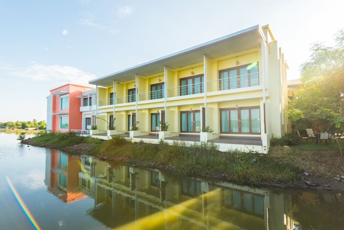บ้านทะเลสีครีม รีสอร์ท (Baan Talay See Cream Resort)0
