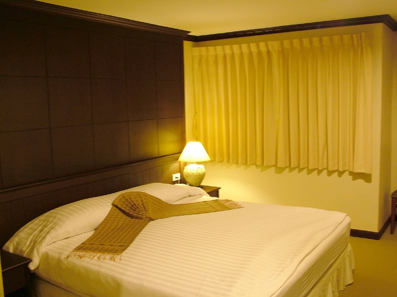 โรงแรมฝ้ายขิด (Faikid Amnat Charoen Hotel)1