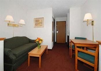 Quality Inn4