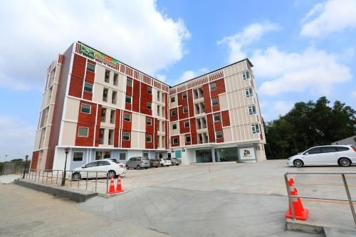 โรงแรมทริปเปิลส์ทรีส์ (Triple Trees Hotel Pathum Thani)0