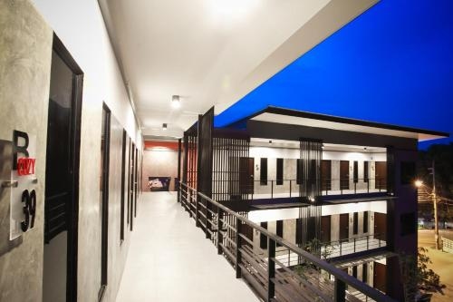 โรงแรม บี-โคซี่ (B-Cozy Hotel Uttaradit)0
