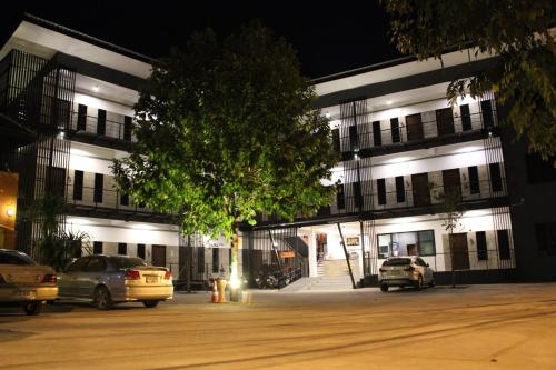 โรงแรม บี-โคซี่ (B-Cozy Hotel Uttaradit)2