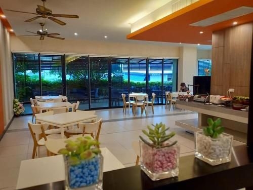 โรงแรมเอบิช (A BIZZ Hotel)3