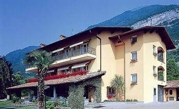 อัลแบร์โก วิลลา เอดี (Albergo Villa Edy)0