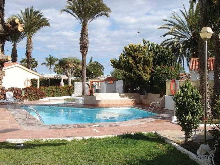 Bungalows Adonis0