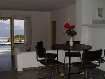 Nikolaos House0