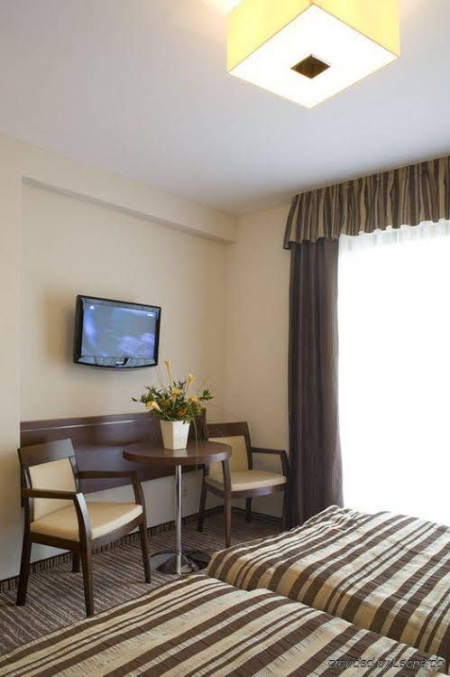 Hotel Olympic0