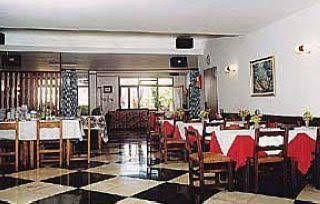 Hostal Paris0