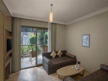 Renaissance Antalya Beach Resort & Spa0