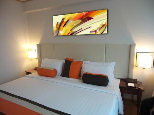 โรงแรมโฟร์วิงส์ (Four Wings Hotel)2