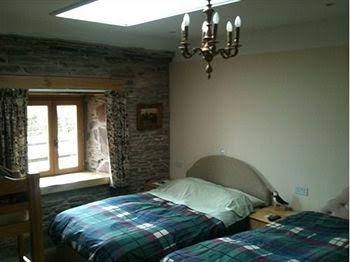 Hillview Cottage0