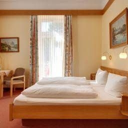 Hotel Dora0