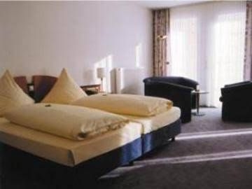 City Hotel0
