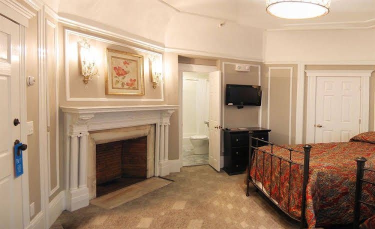 Longwood Inn0