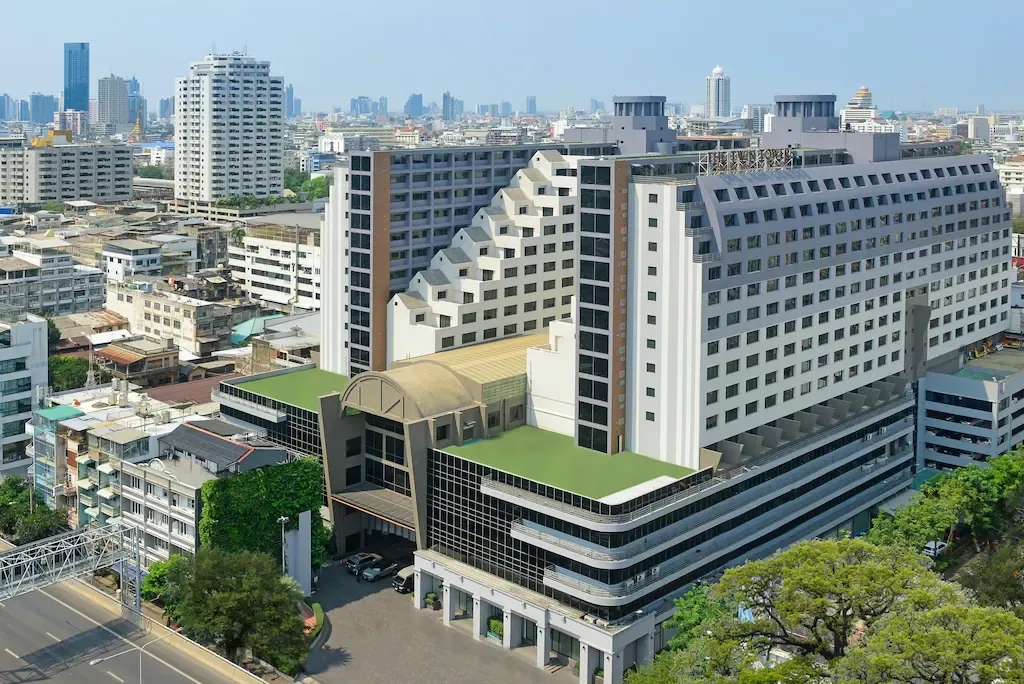 โรงแรมทวิน ทาวเวอร์ (Twin Towers Hotel)0