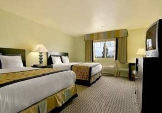 Ramada Inn & Plaza2