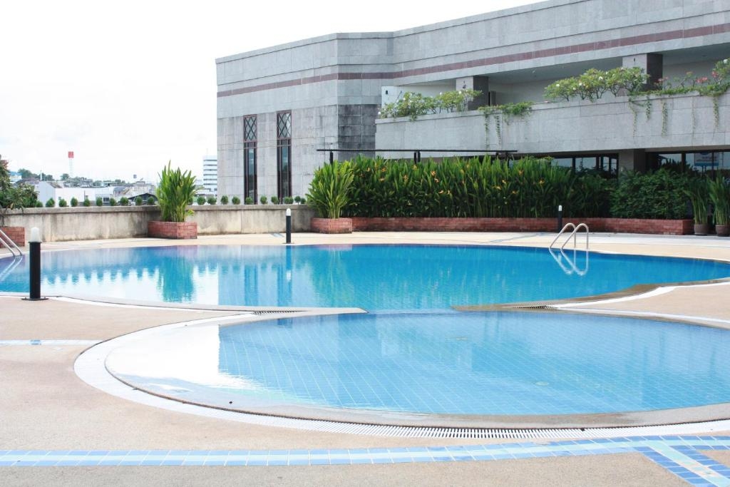 โรงแรมธรรมรินทร์ ธนา (Thumrin Thana Hotel)1