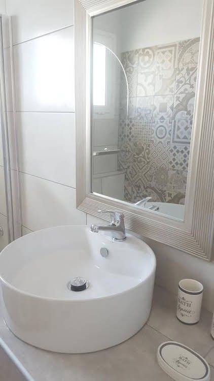 Helen Hotel0