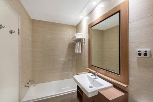 Quality Hotel Ambassador Perth2