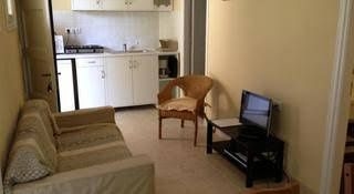 The Mayflower Studios & Apartments0