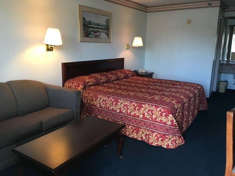 Lexington Inn0