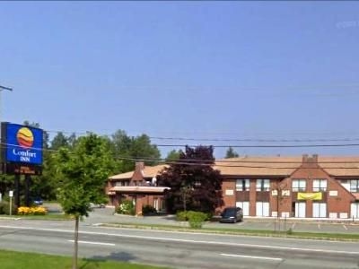 คอมฟอร์ต อินน์ (Comfort Inn Rock Forest)0