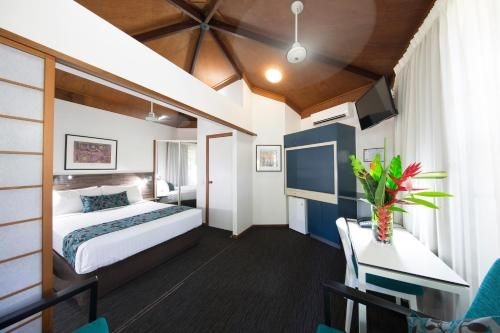 พาล์มส์ ซิตี้ รีสอร์ท (Palms City Resort)1