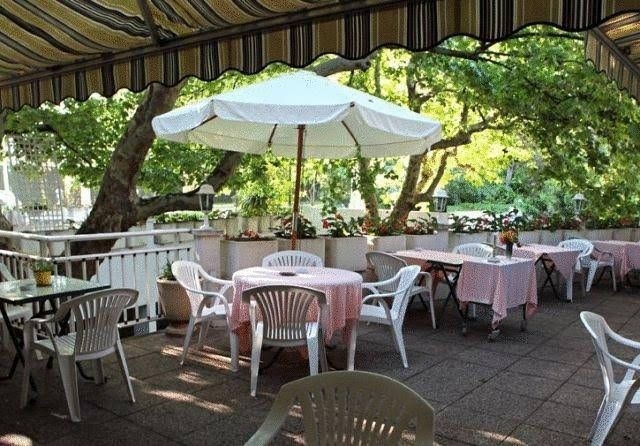 Logis Hotel Restaurant Robinson0