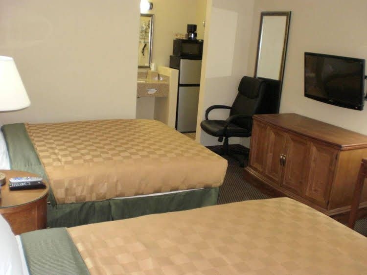 Executive Inn Mojave0