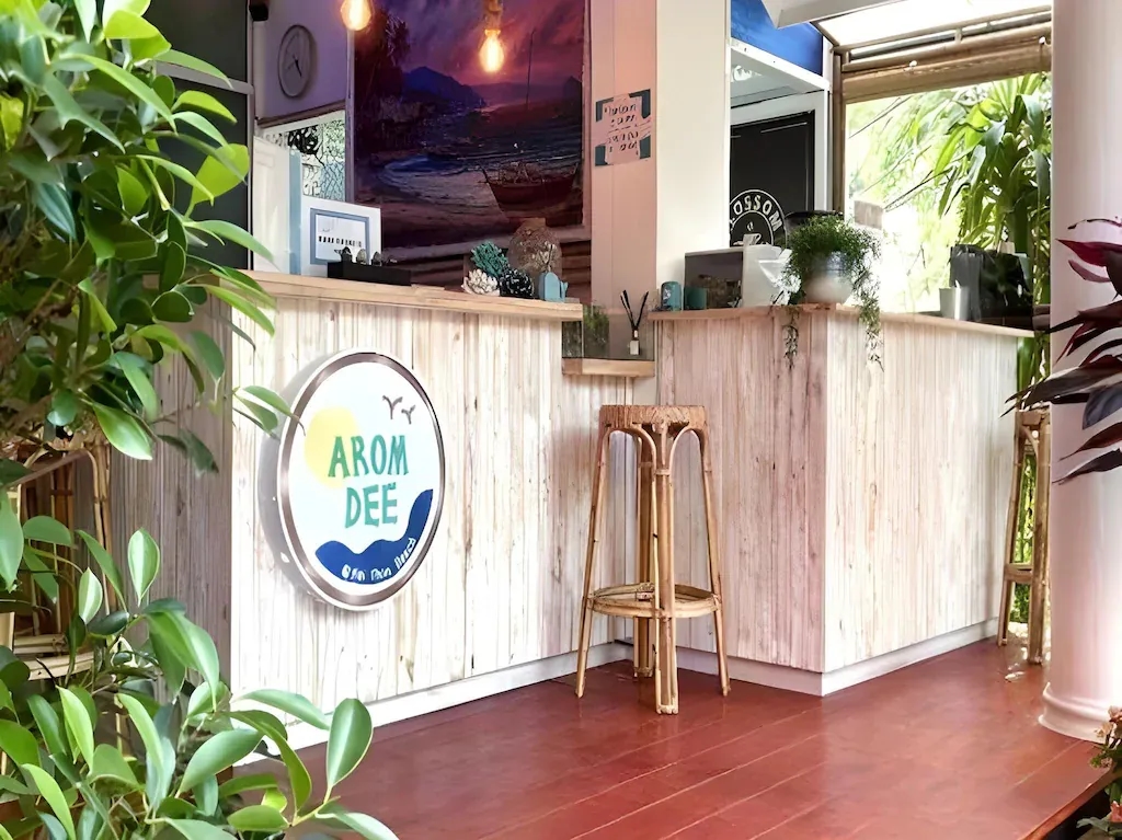 Aromdee @Naithon Beach1