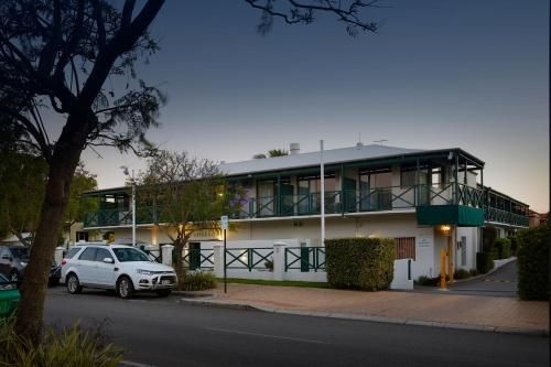 Windsor Lodge0