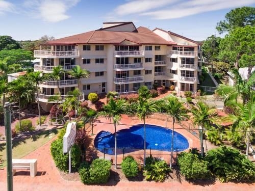 Charlton Apartments0