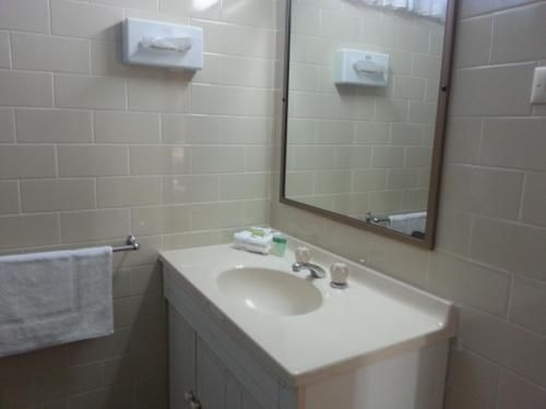 Big Valley Lakeside Paradise Motor Inn4